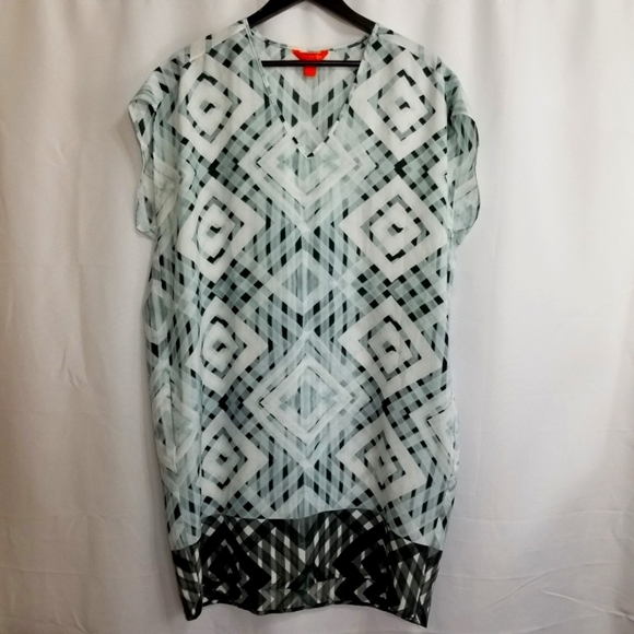 Joe Fresh  lightweight semi sheer cover up with pockets - Picture 9 of 9